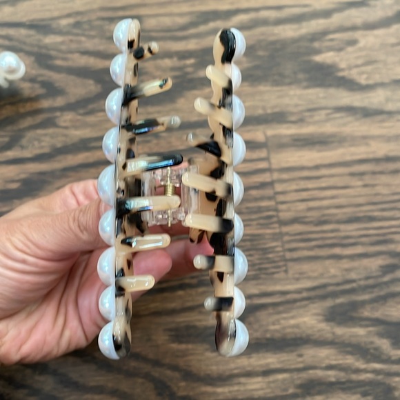 NEW bundle of 2 tortoise shell claw hair clips - Picture 3 of 10